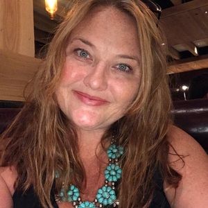 Meet your Posher, Debbie